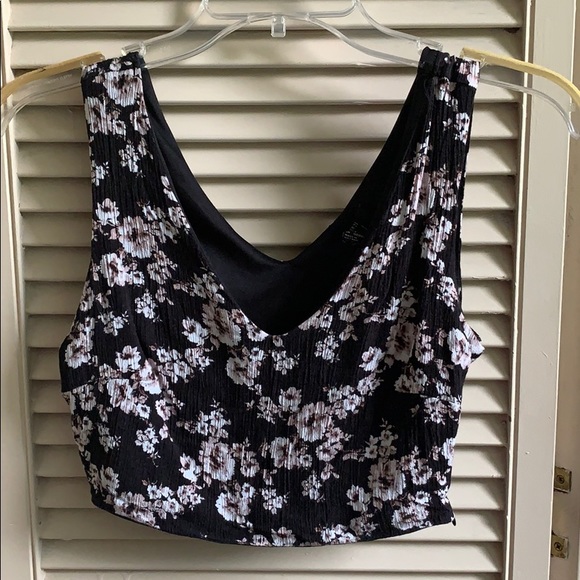 Forever 21 Tops - FOREVER 21 | Floral Crop Top
